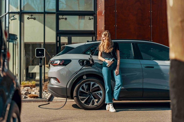 UAE consumers show growing interest in hybrid and electric cars