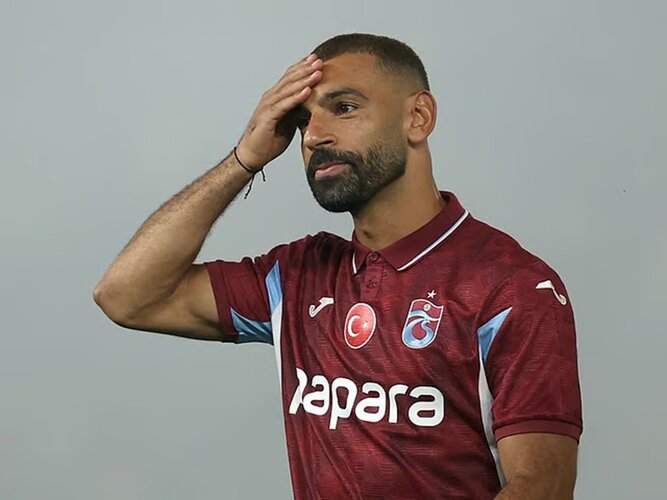 Mohamed Salah mocks Besiktas president after scoring in Trabzonspor’s 2-0 win
