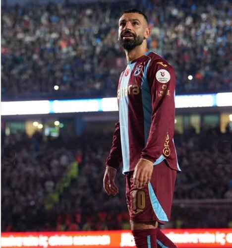 Mohamed Salah mocks Besiktas president after scoring in Trabzonspor’s 2-0 win