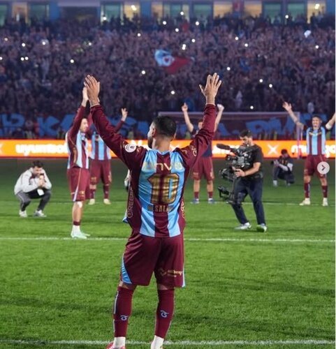 Mohamed Salah mocks Besiktas president after scoring in Trabzonspor’s 2-0 win