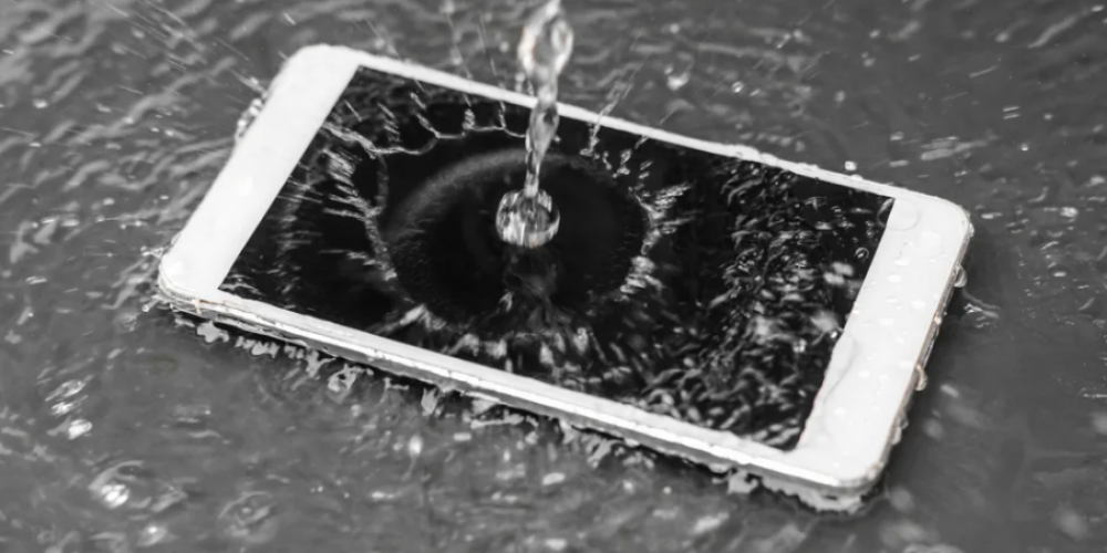 This App Checks If Your Smartphone Is Water Resistant Without You Having To Dunk It In Water