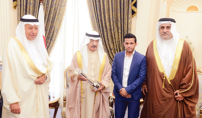 Bahraini PM Meets With Al Bilad Newsapaper Board Of Directors