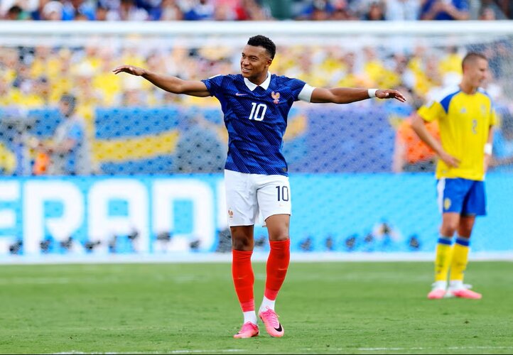 Mbappe uncorks France as Sweden are swept aside in Champagne World Cup show